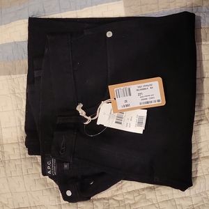 APC Petit Standard Black Size 32